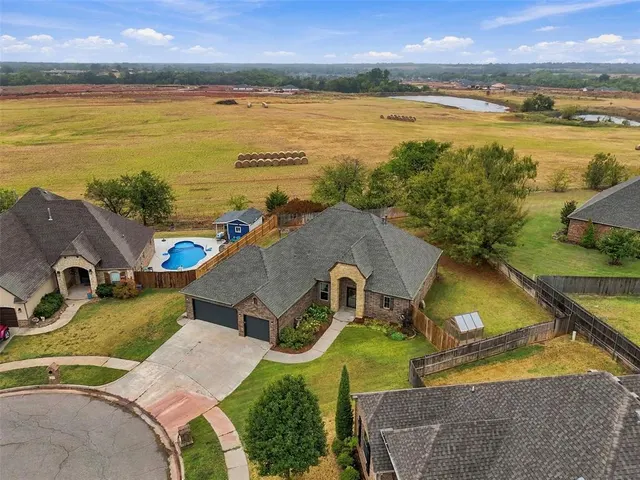 Photo 3 — 2800 SE 11th Street, Moore, OK 73160