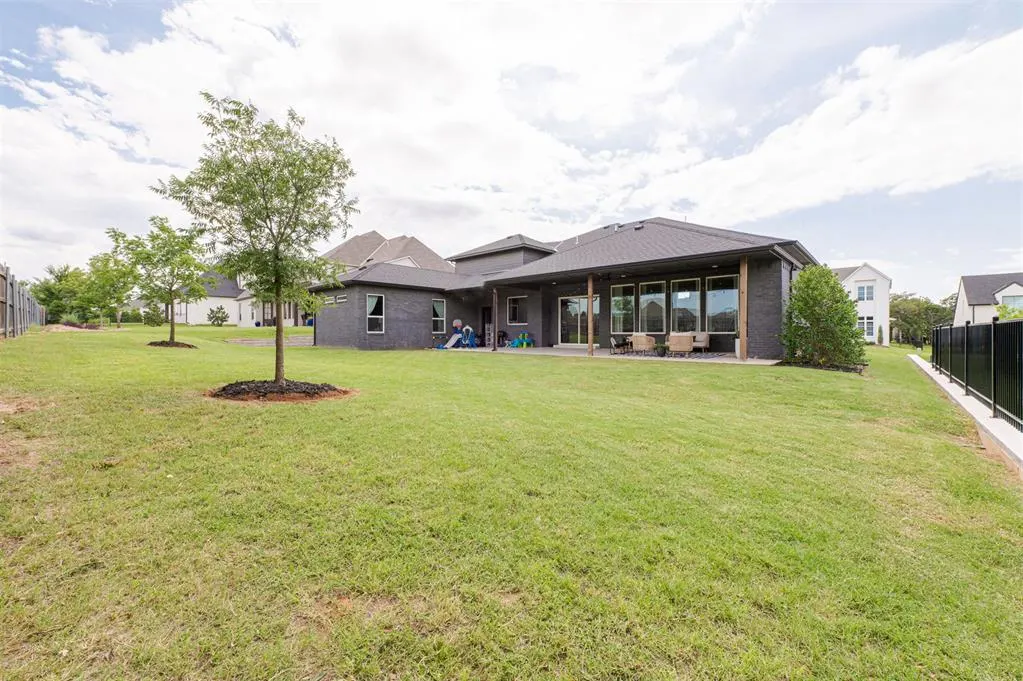 Photo 11 — 2924 Sandstone Ridge, Edmond, OK 73034