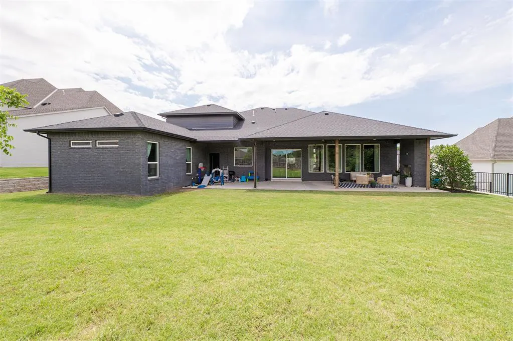 Photo 12 — 2924 Sandstone Ridge, Edmond, OK 73034