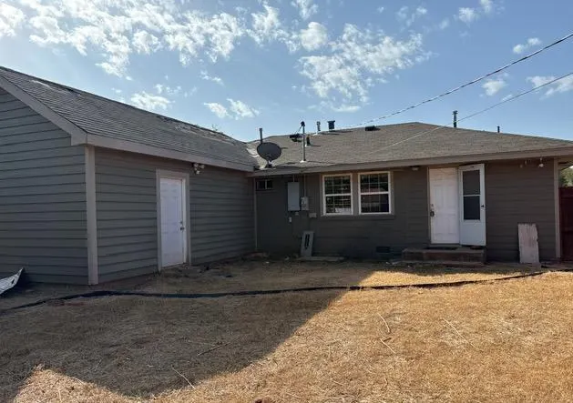 Photo 2 — 1105 Nowahy Avenue, Clinton, OK 73601