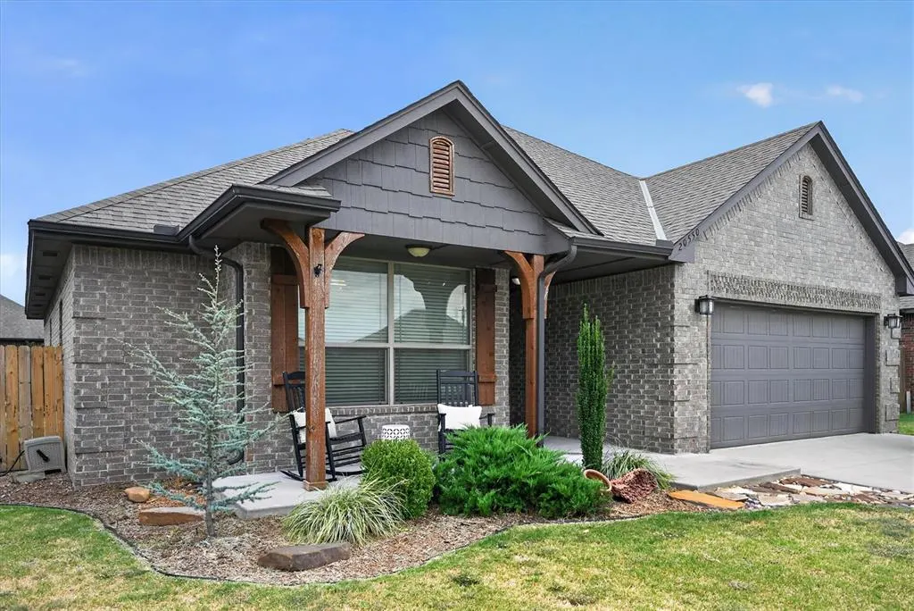 Photo 2 — 20550 Pioneer Drive, Harrah, OK 73045