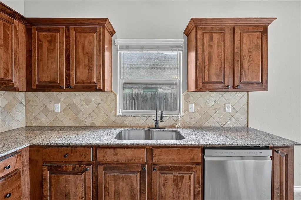 Photo 13 — 20550 Pioneer Drive, Harrah, OK 73045