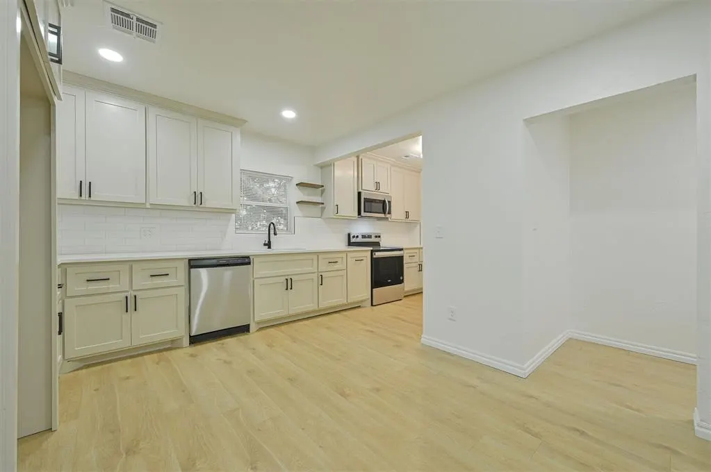 Photo 9 — 2317 SW 30th Street, Oklahoma City, OK 73119