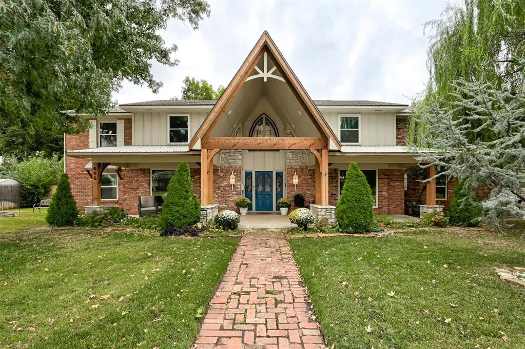 Photo 2 — 806 Glenmanor Drive, Midwest City, OK 73110