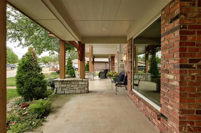 Photo 5 — 806 Glenmanor Drive, Midwest City, OK 73110