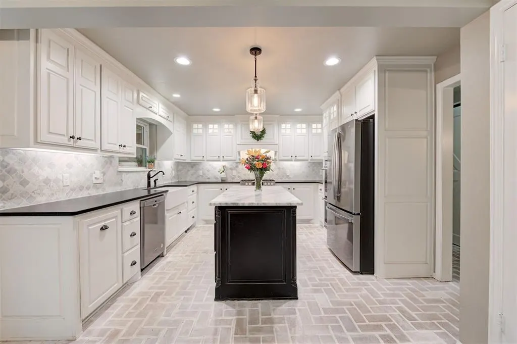 Photo 11 — 806 Glenmanor Drive, Midwest City, OK 73110