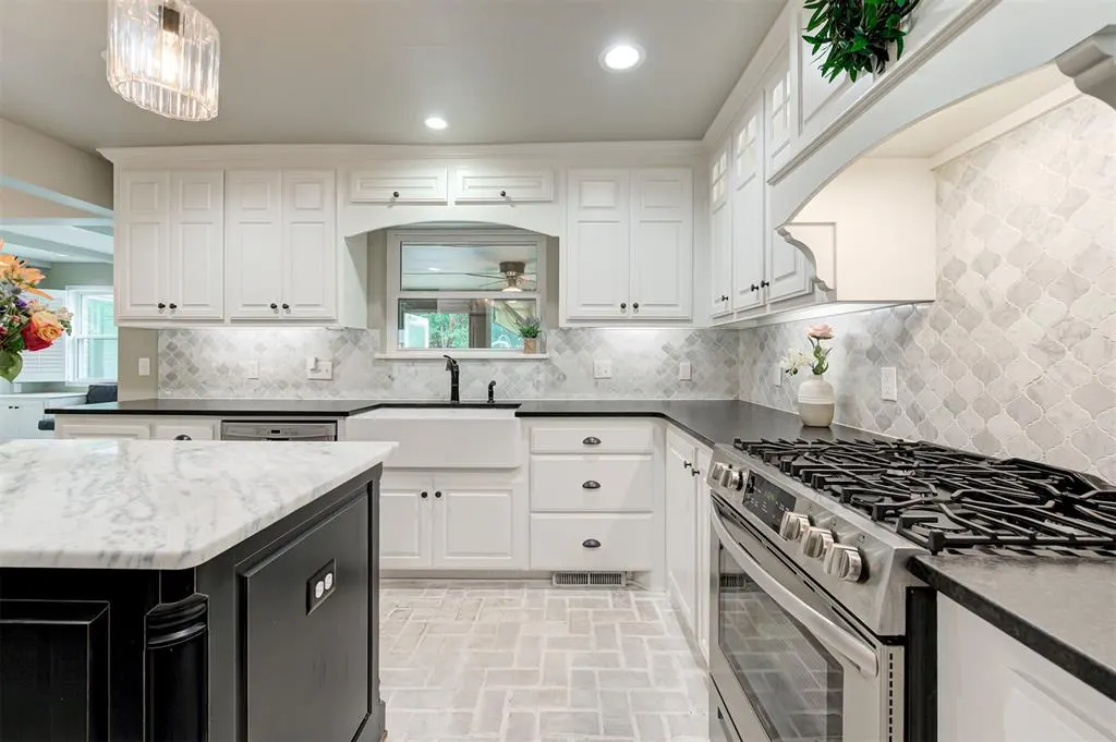 Photo 12 — 806 Glenmanor Drive, Midwest City, OK 73110