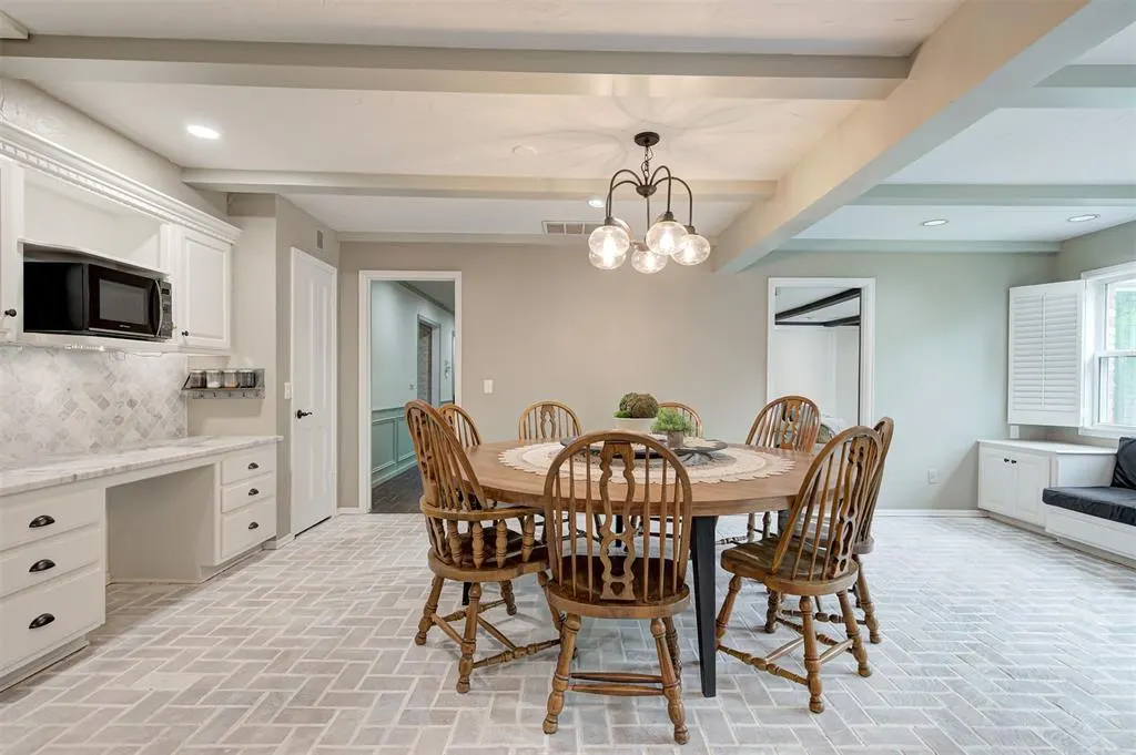 Photo 13 — 806 Glenmanor Drive, Midwest City, OK 73110
