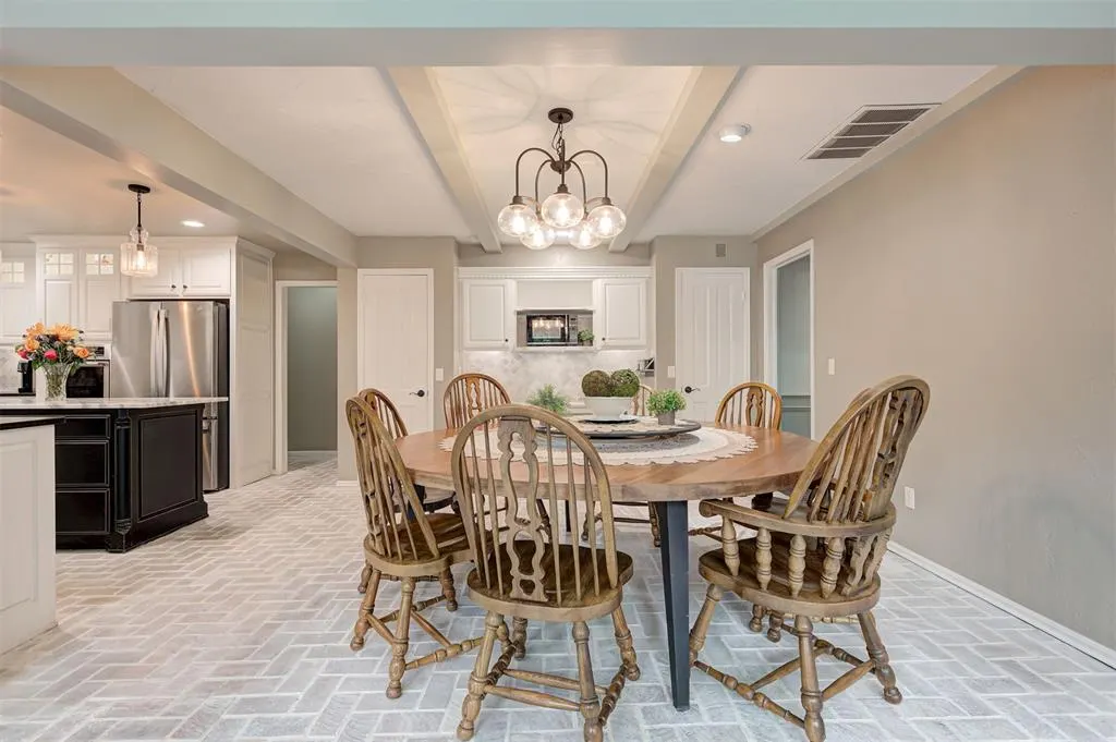 Photo 15 — 806 Glenmanor Drive, Midwest City, OK 73110