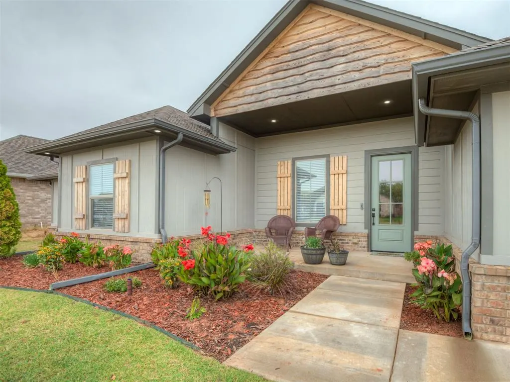 Front exterior — 3017 Hollow Crest Lane, Norman, OK 73071
