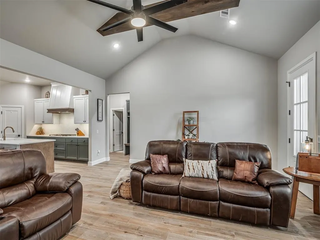 Photo 2 — 3017 Hollow Crest Lane, Norman, OK 73071