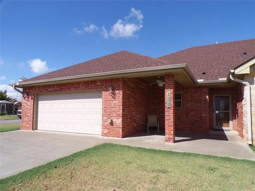 Photo 3 — 133 W 6th Street, Hydro, OK 73048
