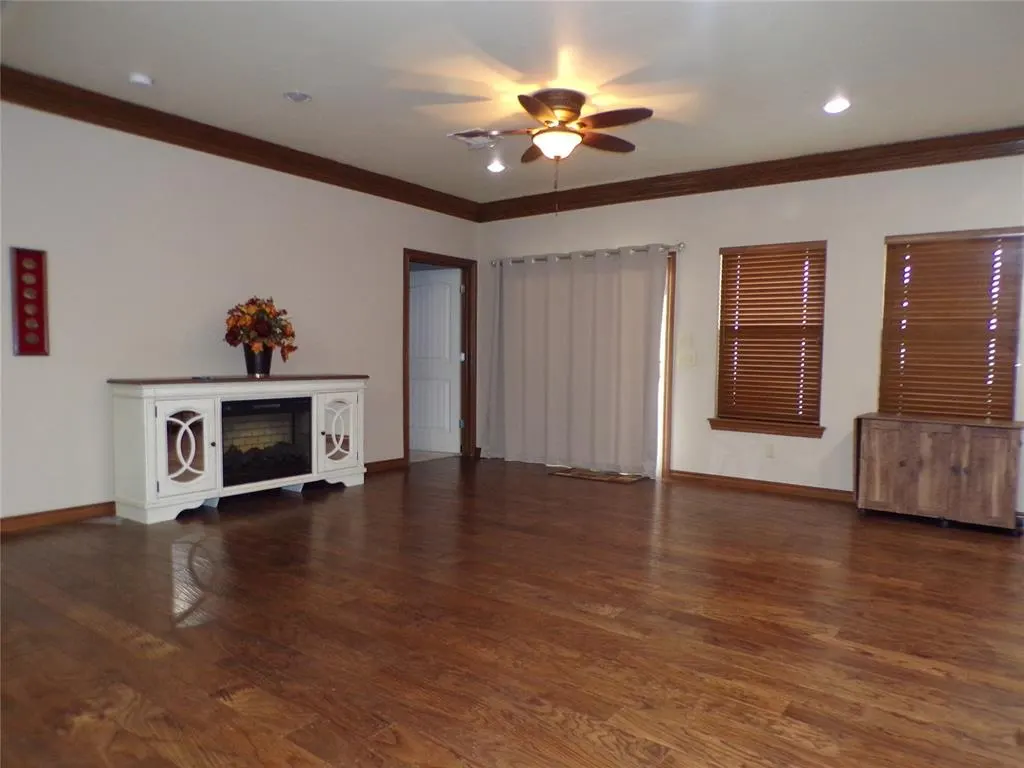Photo 6 — 133 W 6th Street, Hydro, OK 73048
