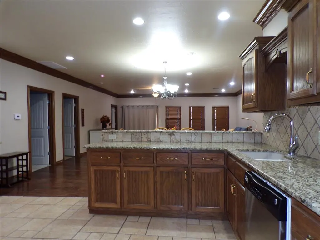 Photo 19 — 133 W 6th Street, Hydro, OK 73048