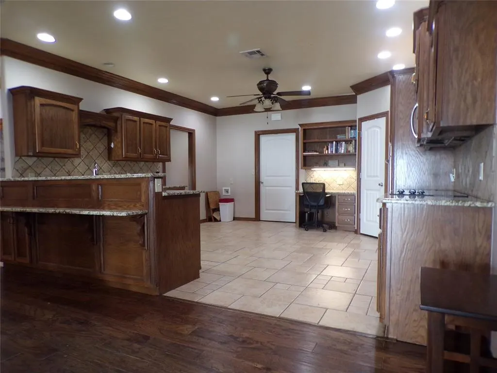 Photo 22 — 133 W 6th Street, Hydro, OK 73048