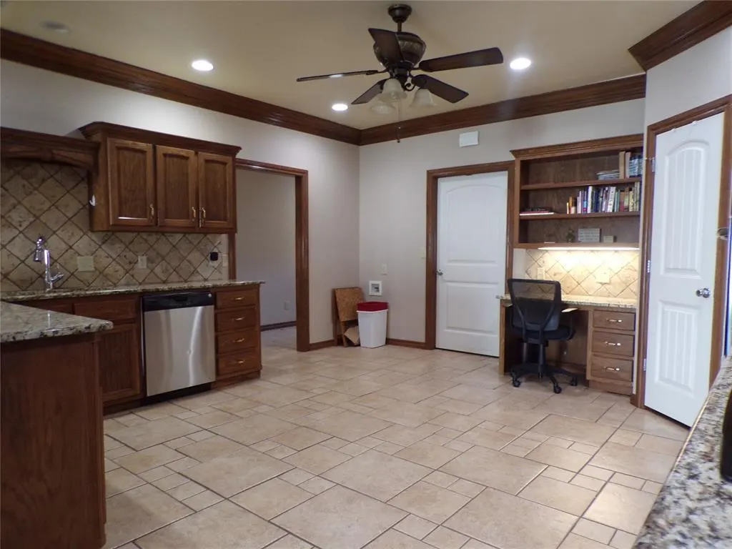 Photo 23 — 133 W 6th Street, Hydro, OK 73048