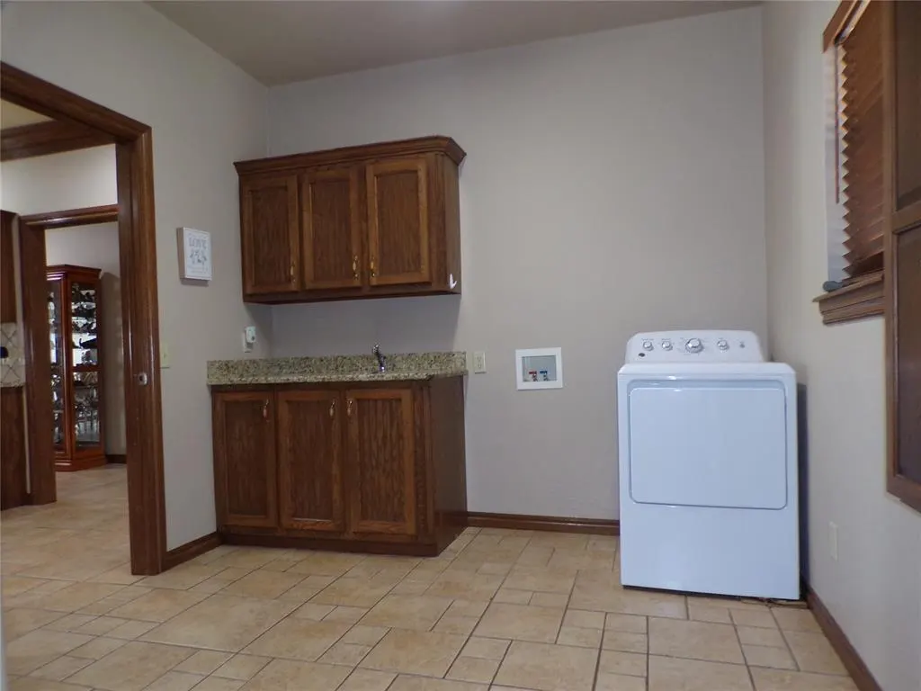 Photo 37 — 133 W 6th Street, Hydro, OK 73048