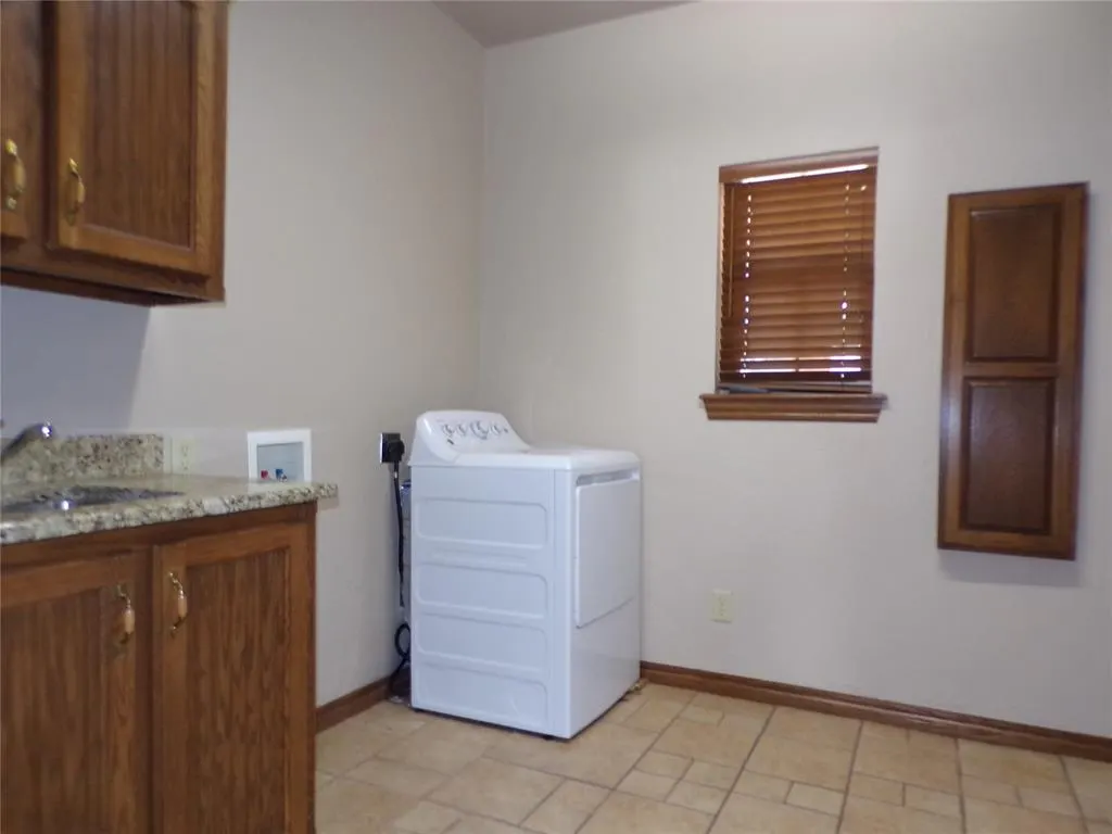 Photo 38 — 133 W 6th Street, Hydro, OK 73048