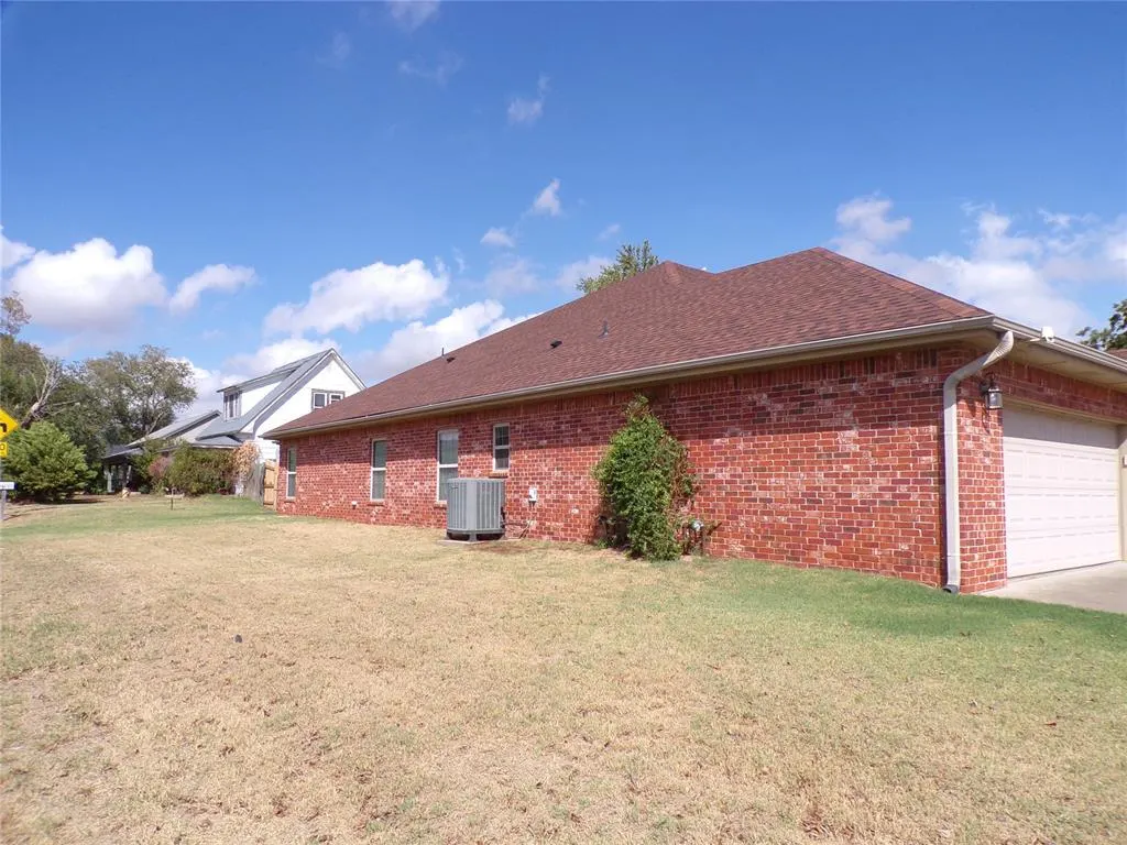 Photo 44 — 133 W 6th Street, Hydro, OK 73048