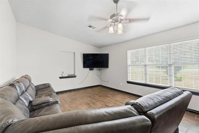 Photo 5 — 802 S Clayton Avenue, Wynnewood, OK 73098