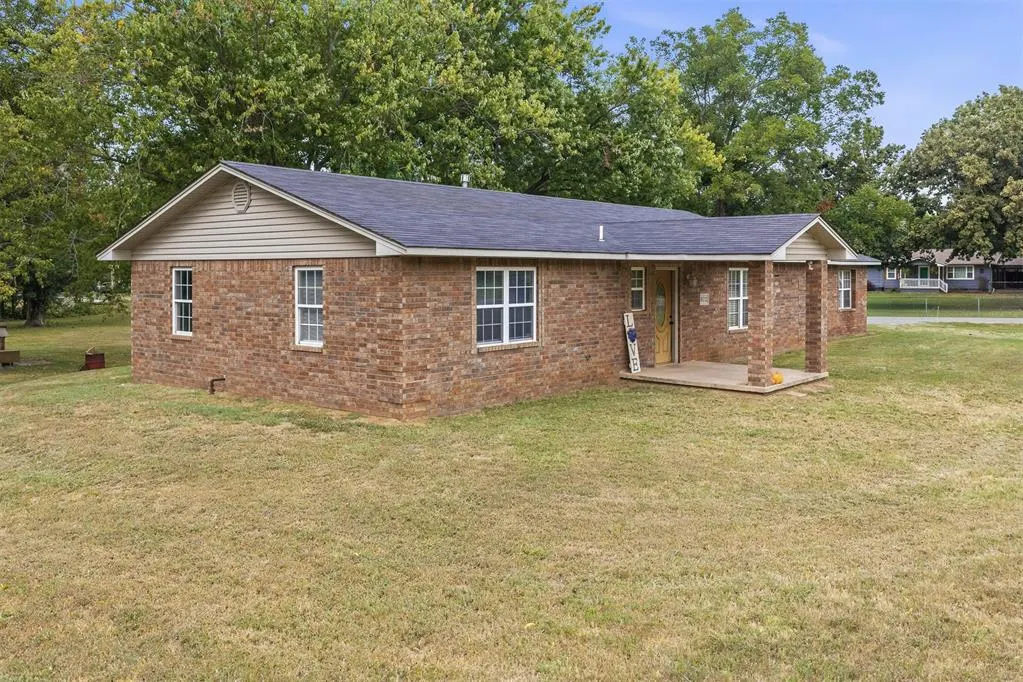 Photo 32 — 802 S Clayton Avenue, Wynnewood, OK 73098