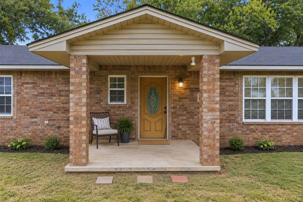 Photo 2 — 802 S Clayton Avenue, Wynnewood, OK 73098