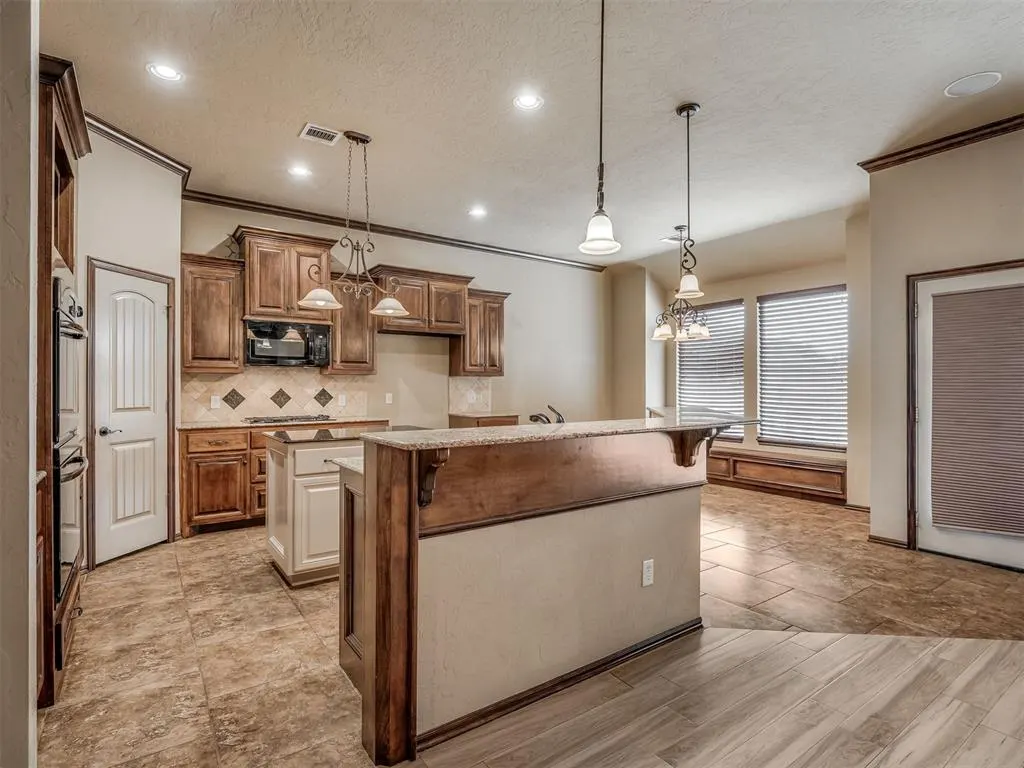 Photo 10 — 2704 SW 96th Circle, Oklahoma City, OK 73159