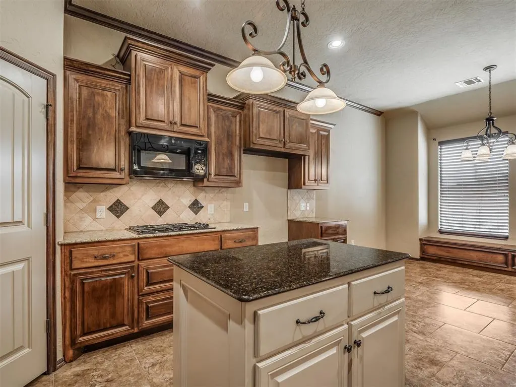 Photo 19 — 2704 SW 96th Circle, Oklahoma City, OK 73159