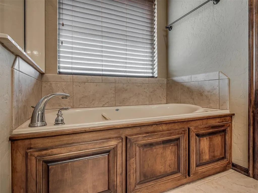 Photo 33 — 2704 SW 96th Circle, Oklahoma City, OK 73159
