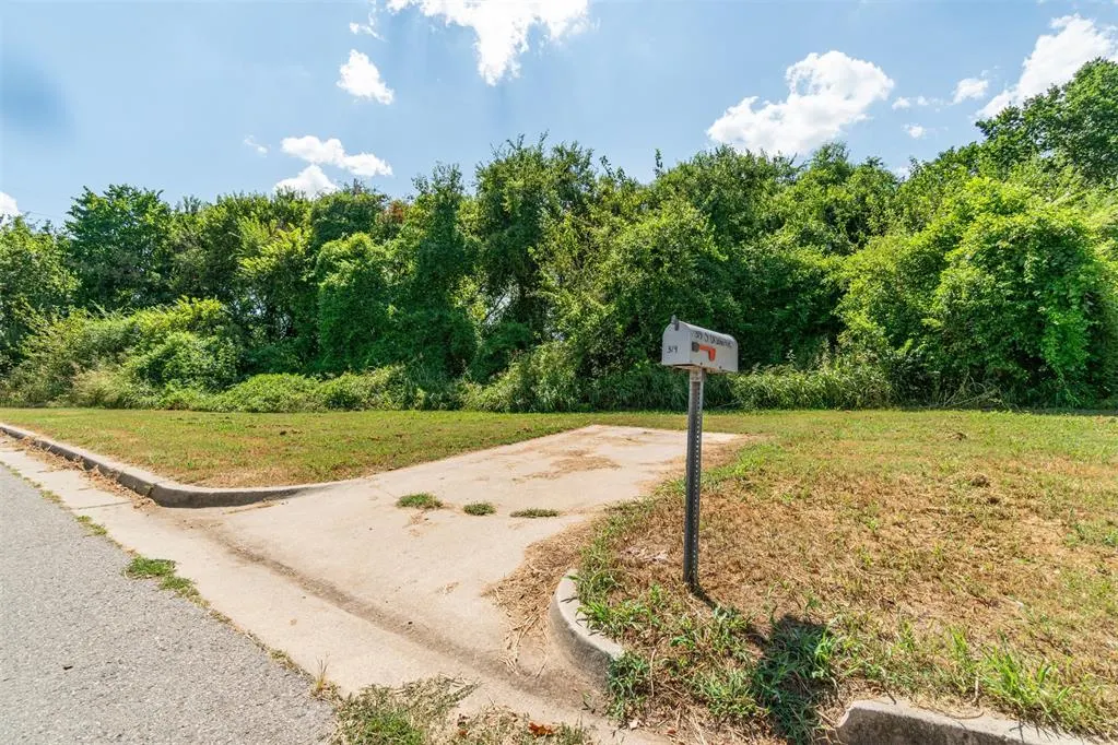 Photo 2 — 319 S Oklahoma Avenue, Shawnee, OK 74801