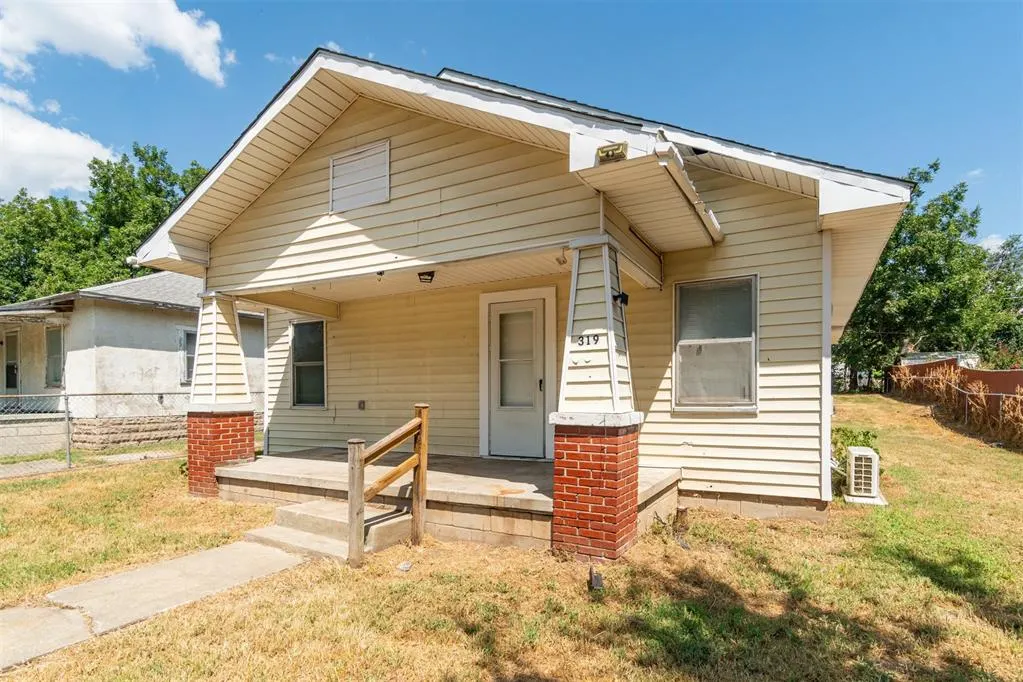 Photo 3 — 319 S Oklahoma Avenue, Shawnee, OK 74801