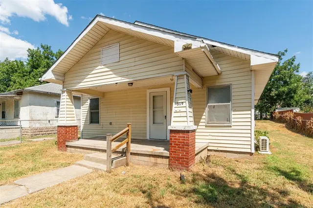 Photo 3 — 319 S Oklahoma Avenue, Shawnee, OK 74801