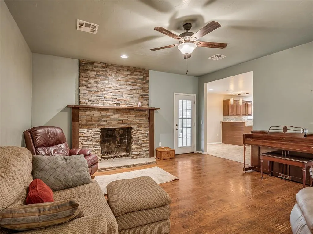 Photo 8 — 16 Pentree Drive, Oklahoma City, OK 73149