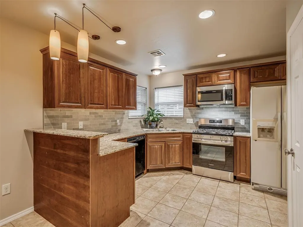 Photo 14 — 16 Pentree Drive, Oklahoma City, OK 73149