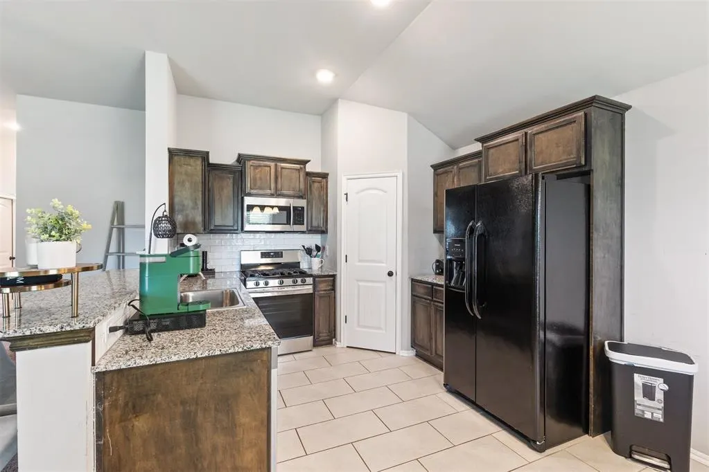 Photo 6 — 11401 SW 8th Circle, Yukon, OK 73099