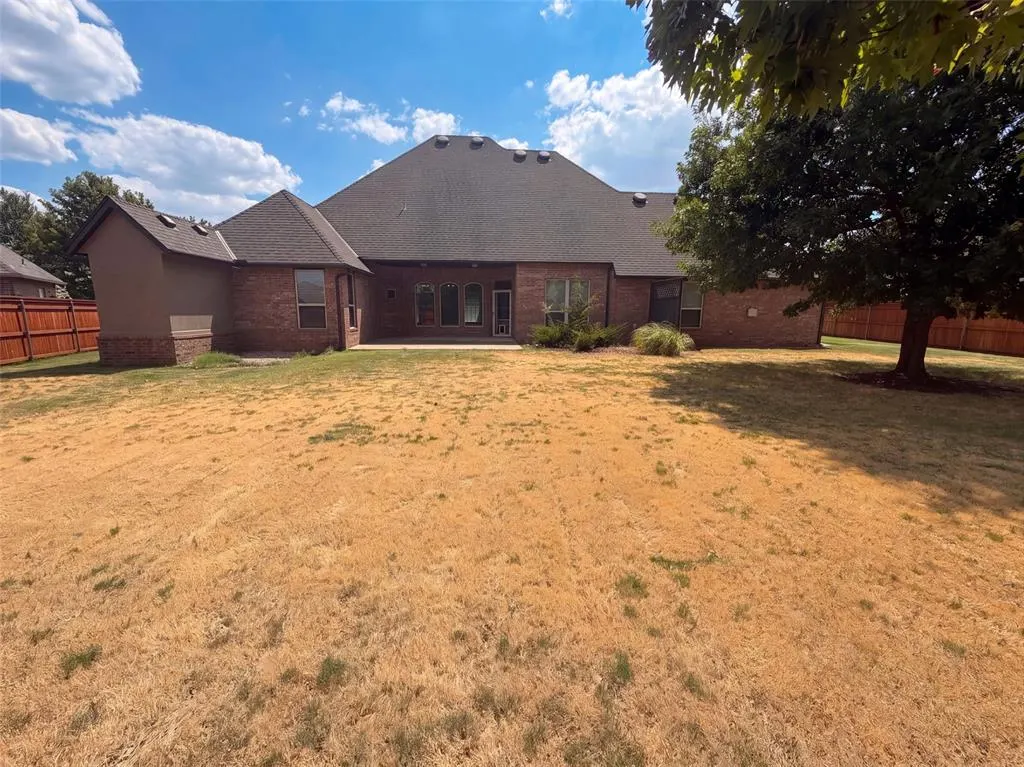 Photo 5 — 1017 W Camellia Way, Mustang, OK 73064