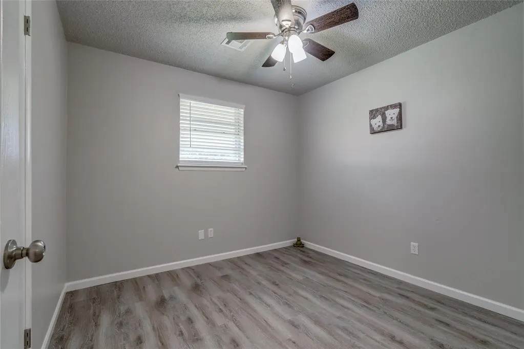 Photo 8 — 1020 NW 20th, Moore, OK 73160