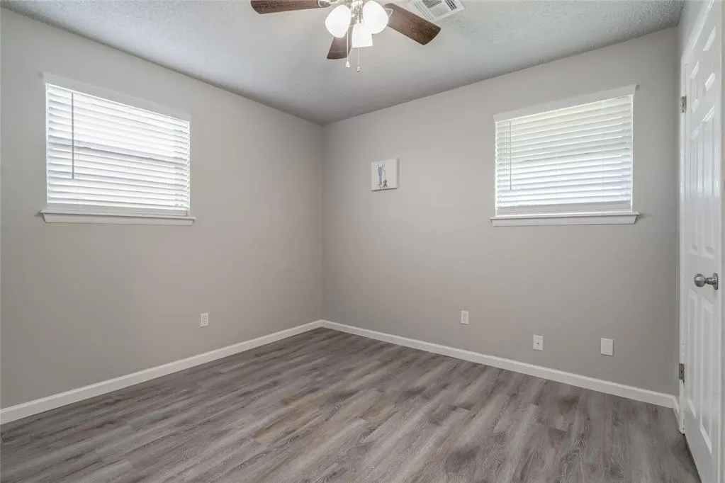 Photo 9 — 1020 NW 20th, Moore, OK 73160