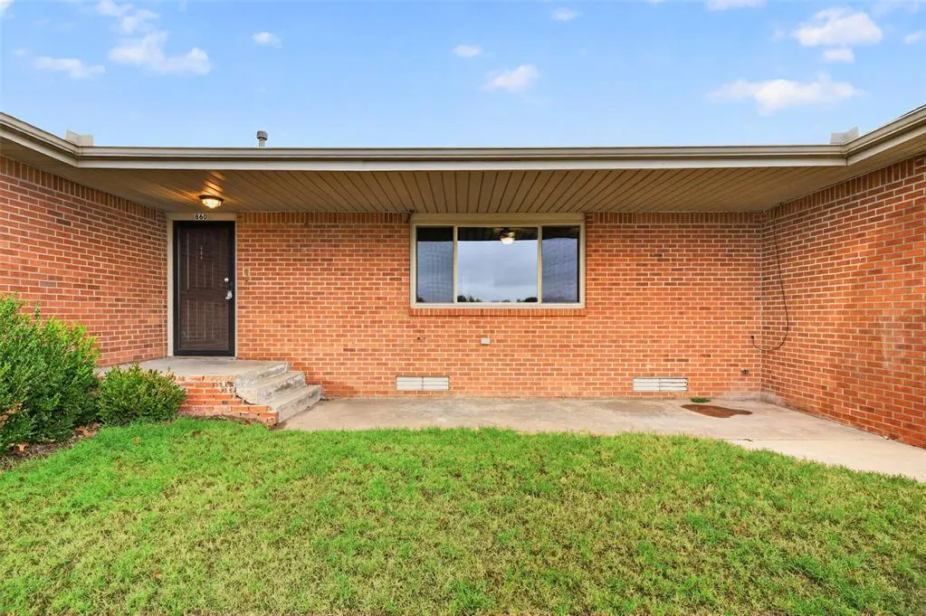 Photo 2 — 860 Park Avenue, Watonga, OK 73772
