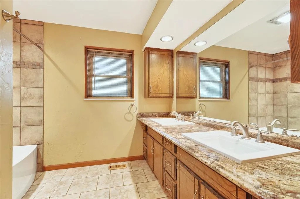 Photo 11 — 860 Park Avenue, Watonga, OK 73772