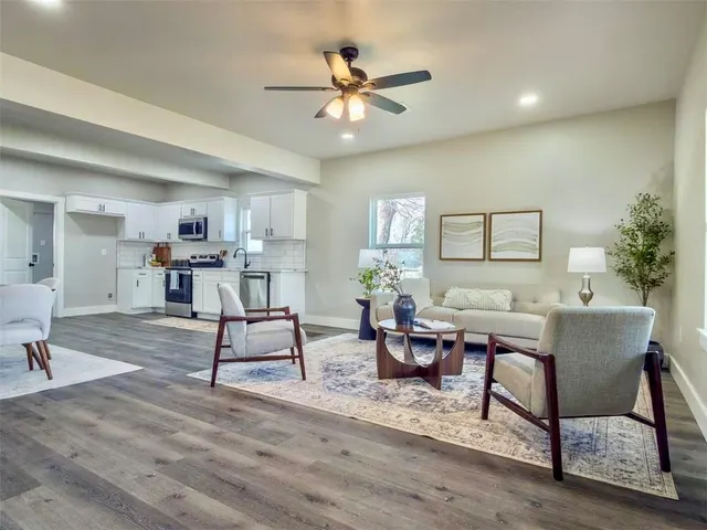 Photo 3 — 705 E Springer Avenue, Guthrie, OK 73044