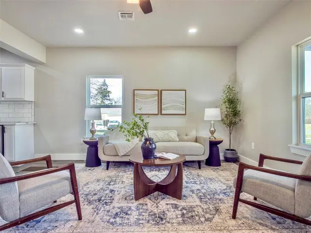 Photo 4 — 705 E Springer Avenue, Guthrie, OK 73044