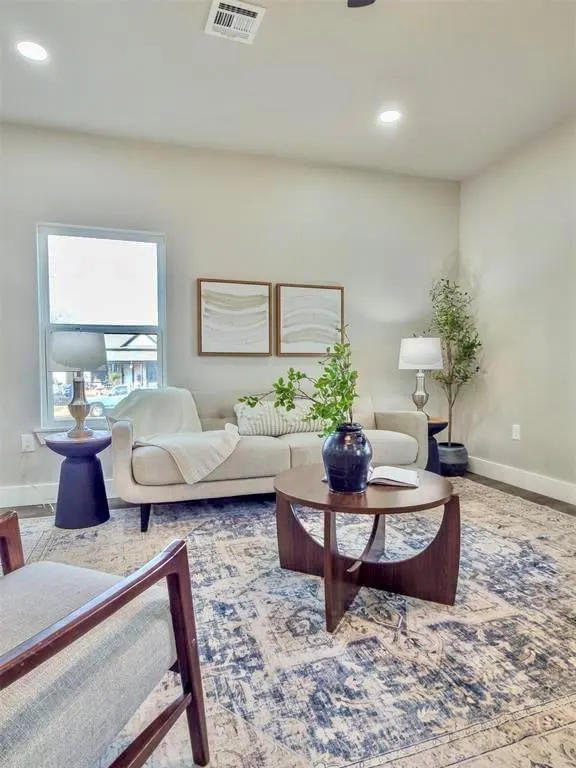 Photo 5 — 705 E Springer Avenue, Guthrie, OK 73044