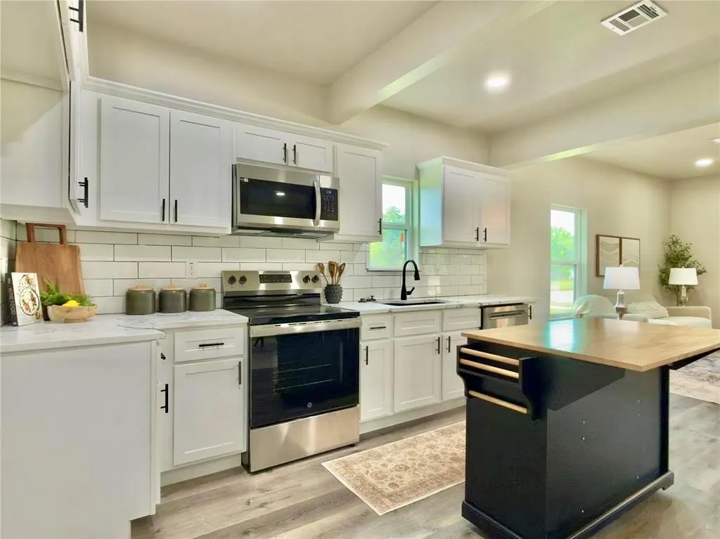 Photo 12 — 705 E Springer Avenue, Guthrie, OK 73044