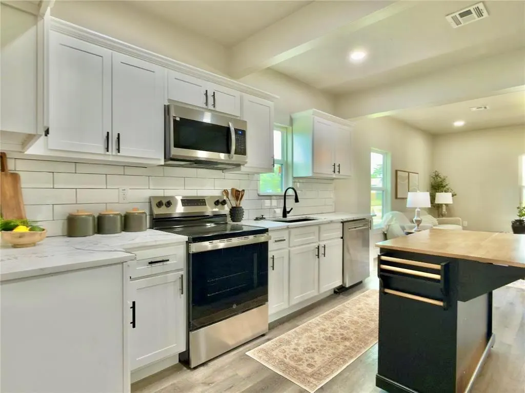 Photo 13 — 705 E Springer Avenue, Guthrie, OK 73044
