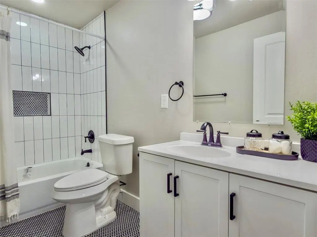 Photo 34 — 705 E Springer Avenue, Guthrie, OK 73044