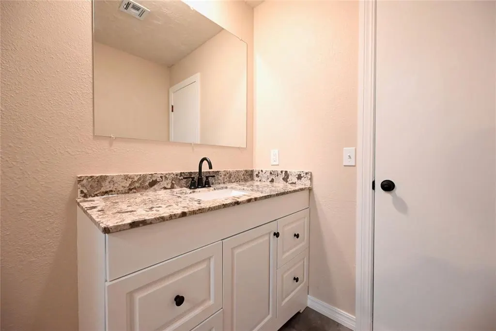Photo 11 — 107 Glenwood Drive, Chickasha, OK 73018