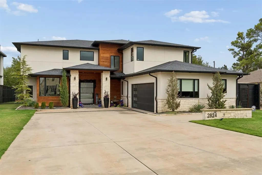 Photo 2 — 2824 Guilford Lane, Oklahoma City, OK 73120