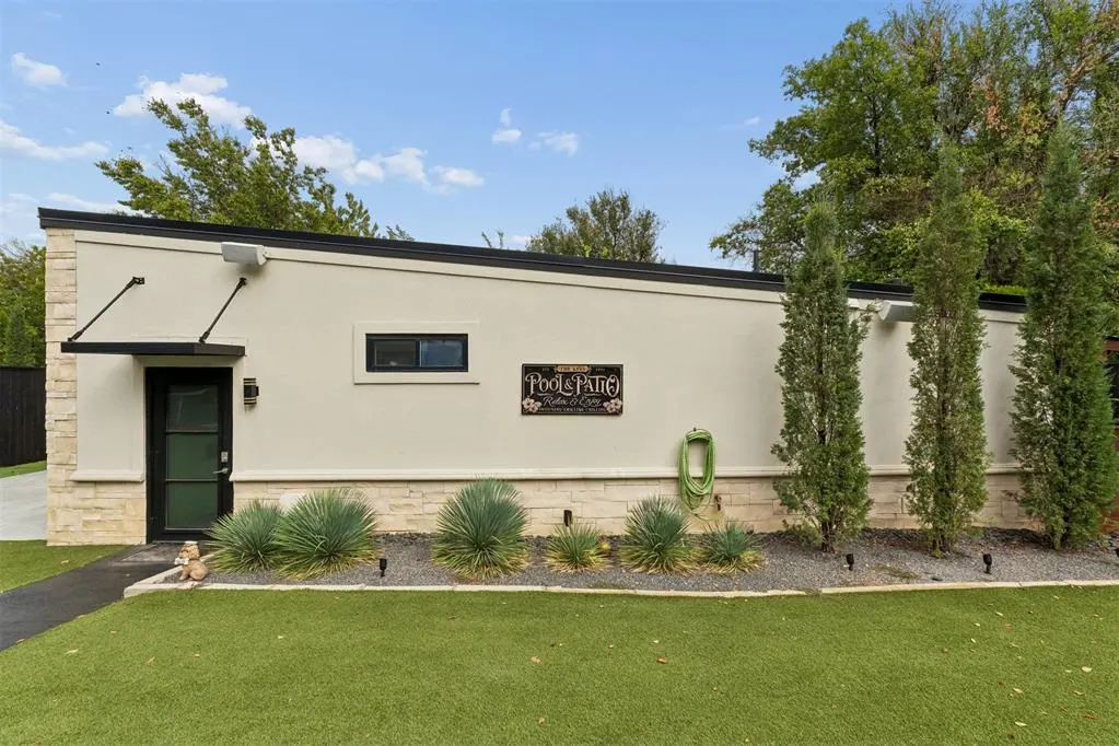 Photo 5 — 2824 Guilford Lane, Oklahoma City, OK 73120