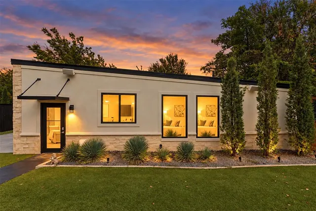 Photo 6 — 2824 Guilford Lane, Oklahoma City, OK 73120